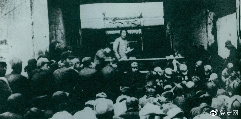1935年12月27日，毛澤東在陜北瓦窯堡黨的活動(dòng)分子會(huì)議上作《論反對(duì)日本帝國(guó)主義的策略》報(bào)告。